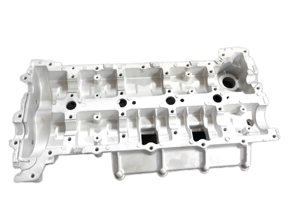 ความดันสูง ADC12 A380 อลูมิเนียมสกัดส่วนท่อรถยนต์เครื่องยนต์ Cam Cover